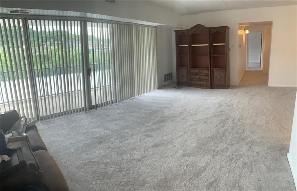 2120 Greentree Road, Unit TE11 Pittsburgh, PA 15220 - Photo 9 of 23 a view of empty room with wooden floor