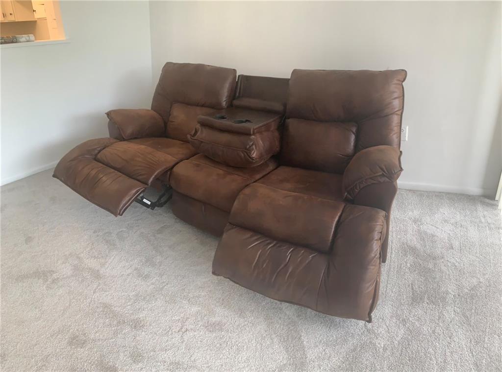 2120 Greentree Road, Unit TE11 Pittsburgh, PA 15220 - Photo 10 of 23 a living room with furniture and a couch