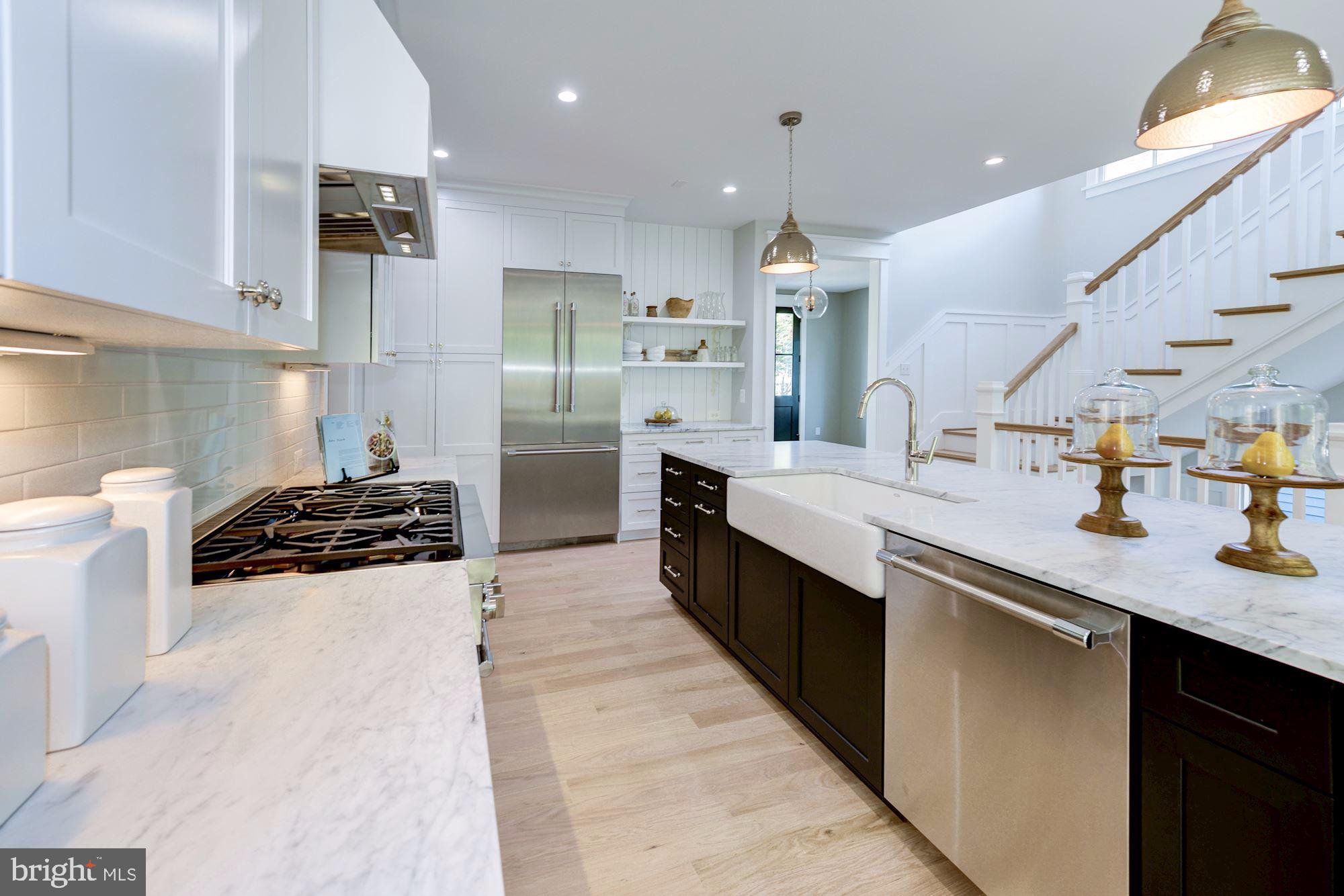 1301 Russell Road Alexandria, VA 22301 - Photo 5 of 63