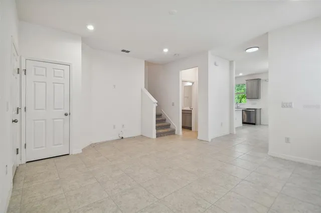 $2,425 | 5742 Spotted Harrier Way, Lithia, FL 33547