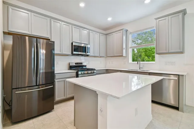 $2,425 | 5742 Spotted Harrier Way, Lithia, FL 33547