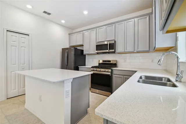 $2,425 | 5742 Spotted Harrier Way, Lithia, FL 33547