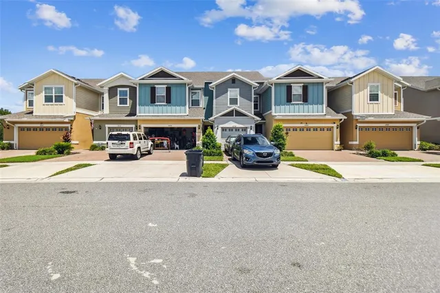 $2,425 | 5742 Spotted Harrier Way, Lithia, FL 33547