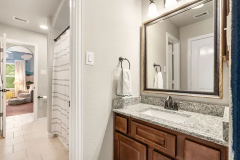 $975,000 | 10 Black Spruce Court, The Woodlands, TX 77375