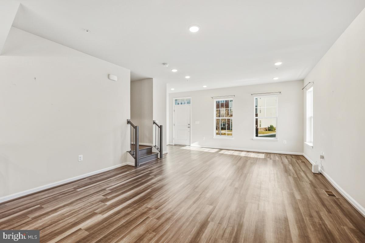 3230 Provider Way Germantown, MD 20874 - Photo 12 of 57 Living