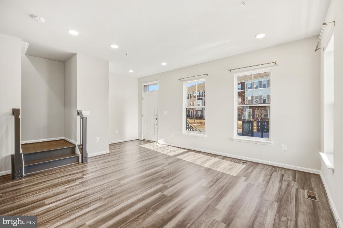 3230 Provider Way Germantown, MD 20874 - Photo 8 of 57 Living