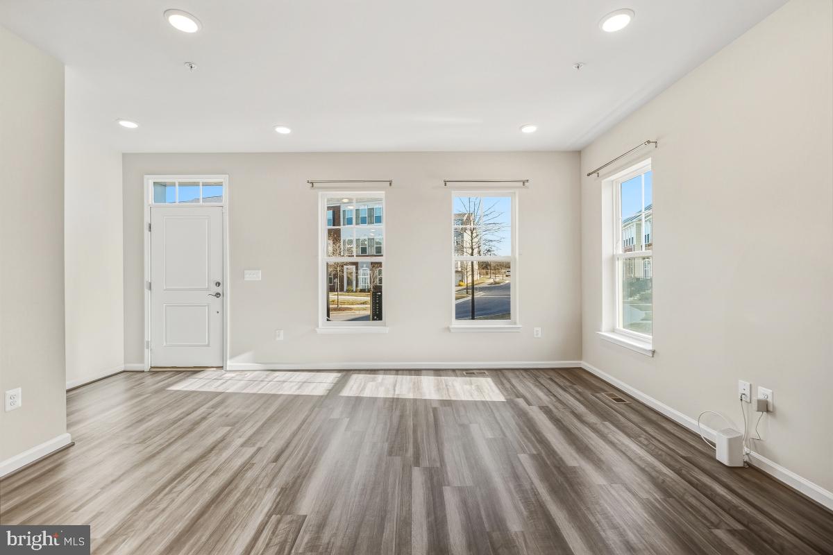 3230 Provider Way Germantown, MD 20874 - Photo 9 of 57 Living