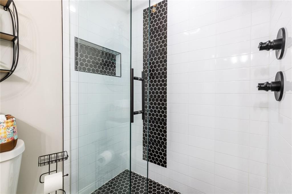 955 Coleman Street Southwest Atlanta, GA 30310 - Photo 42 of 56 a bathroom with a shower