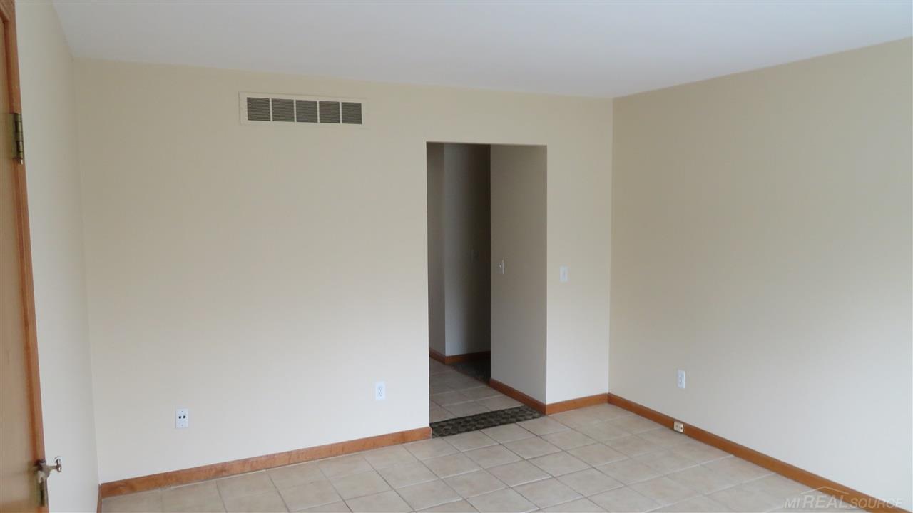 3515 Longview Avenue Rochester, MI 48307 - Photo 8 of 24 50038062-7.JPG