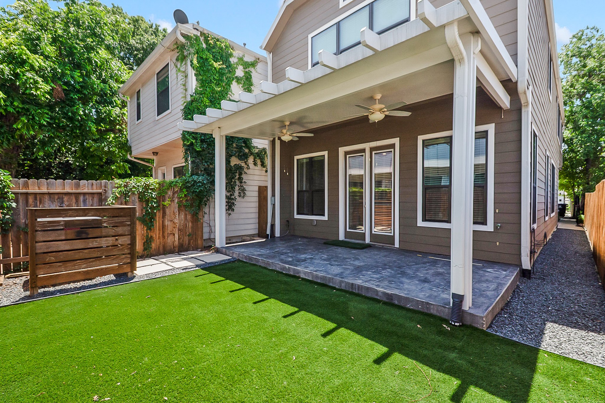 5328 Larkin Street Houston, TX 77007 - Photo 24 of 27 Private outdoor area offering room to relax, entertain, or create your own outdoor retreat.