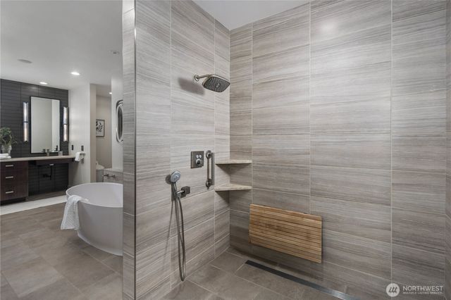 $5,999,998 | 3215 78th Place Northeast, Medina, WA 98039