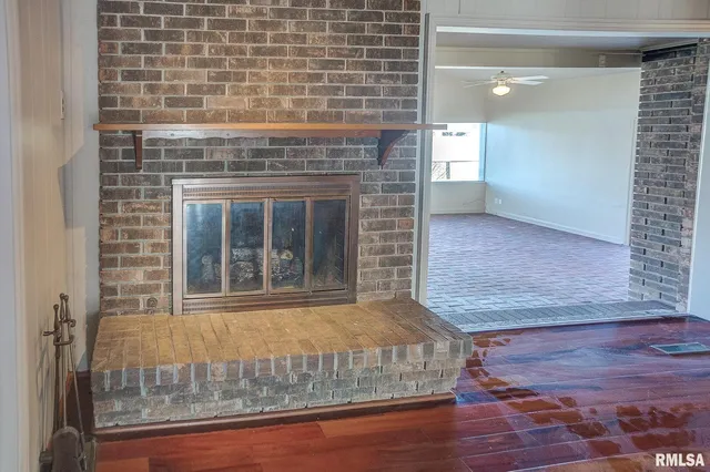 $365,000 | 333 North Lakeview Drive, Salem, IL 62881