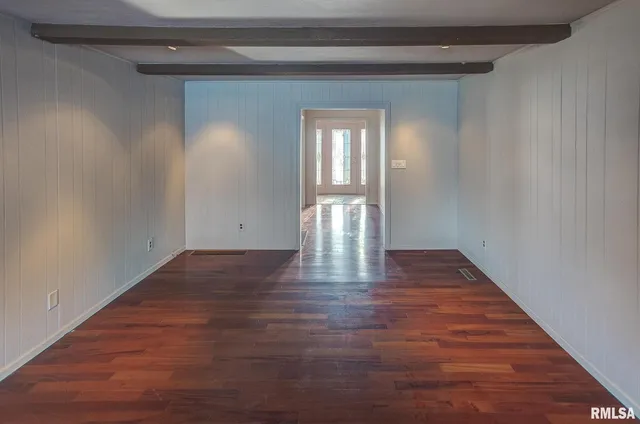 $365,000 | 333 North Lakeview Drive, Salem, IL 62881