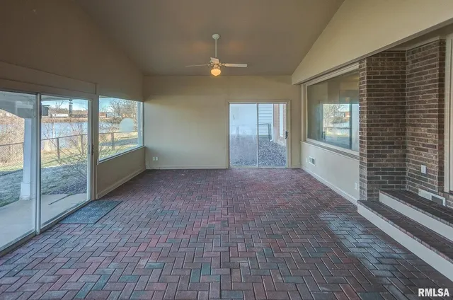 $365,000 | 333 North Lakeview Drive, Salem, IL 62881