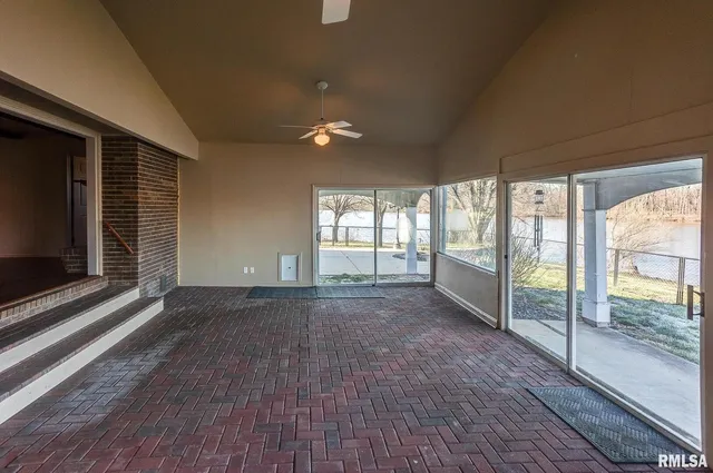 $365,000 | 333 North Lakeview Drive, Salem, IL 62881