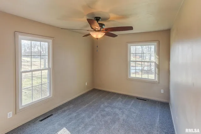 $365,000 | 333 North Lakeview Drive, Salem, IL 62881