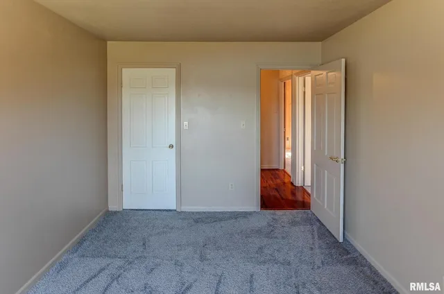 $365,000 | 333 North Lakeview Drive, Salem, IL 62881