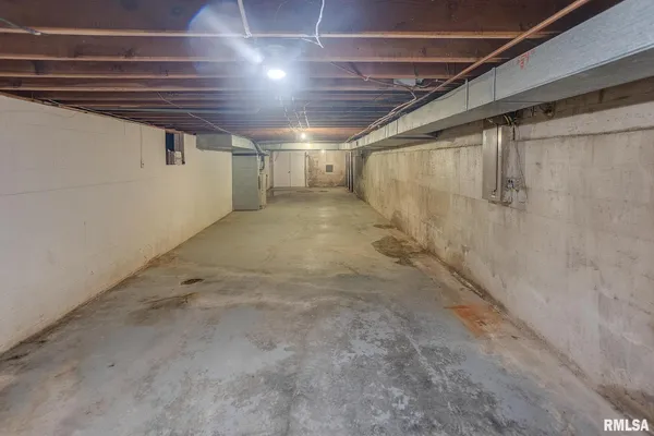 a view of empty room with a fireplace