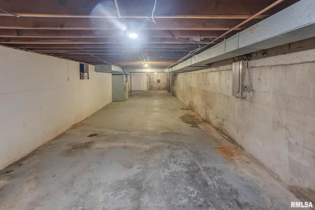 $365,000 | 333 North Lakeview Drive, Salem, IL 62881