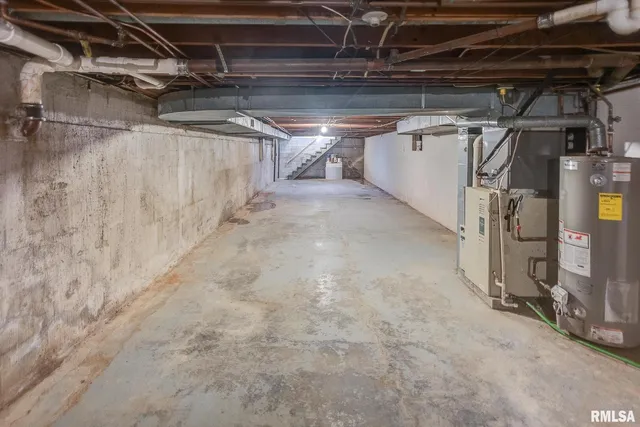 $365,000 | 333 North Lakeview Drive, Salem, IL 62881