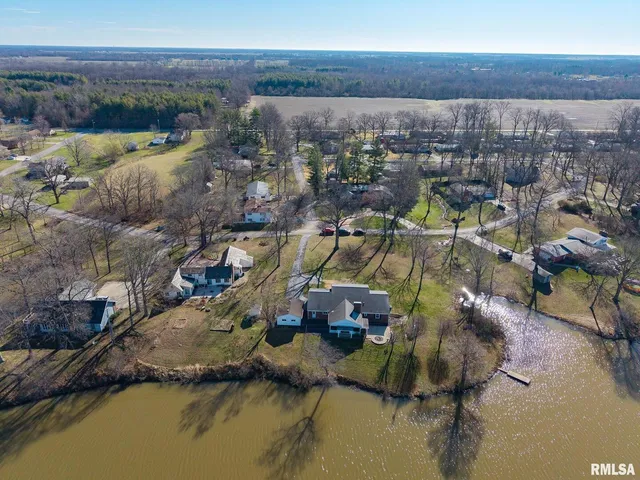 $365,000 | 333 North Lakeview Drive, Salem, IL 62881