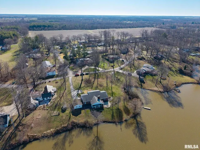 $365,000 | 333 North Lakeview Drive, Salem, IL 62881