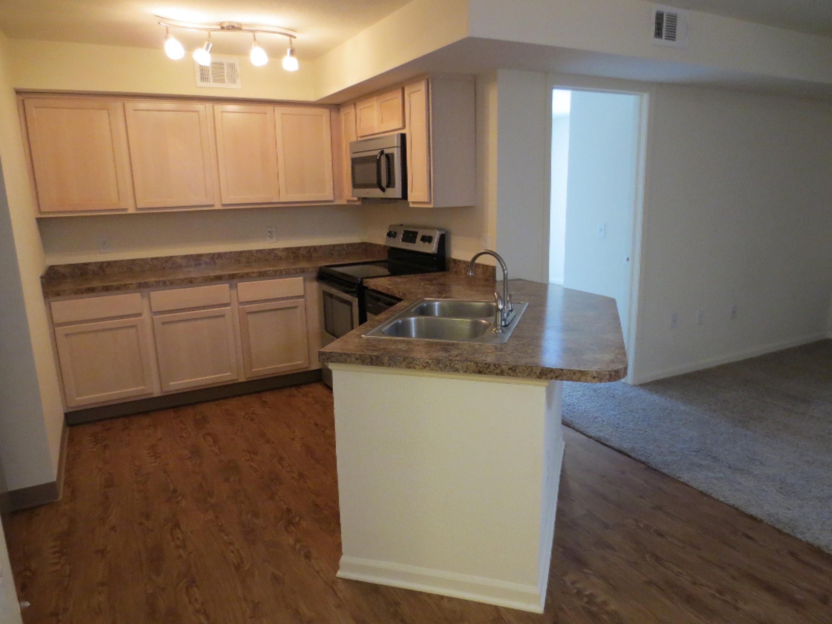 18400 North Ridge Court, Unit 22 Spring Lake, MI 49456 - Photo 12 of 20 North Ridge 2bed 2 bath 010