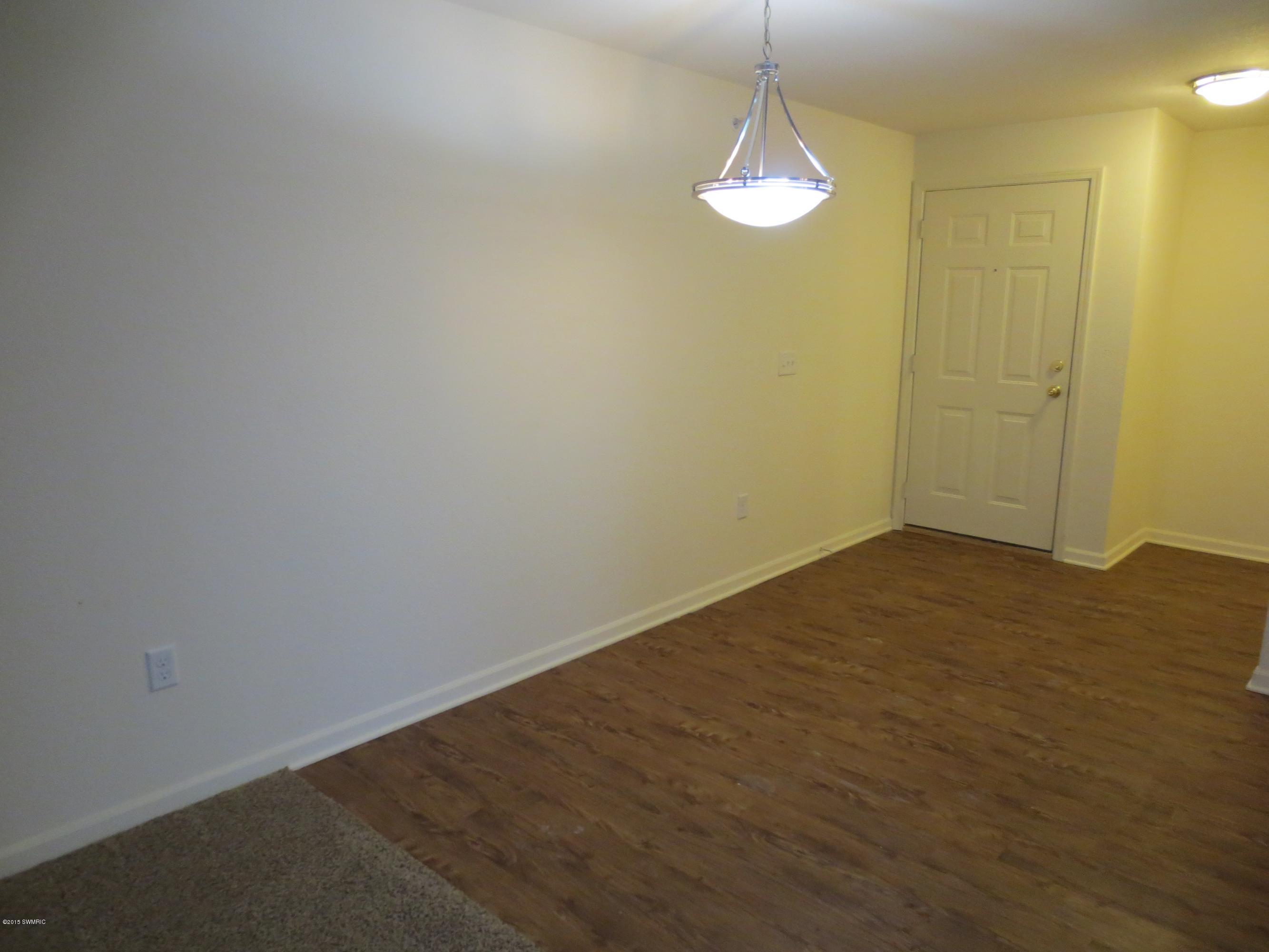 18400 North Ridge Court, Unit 22 Spring Lake, MI 49456 - Photo 13 of 20 North Ridge 2bed 2 bath 011