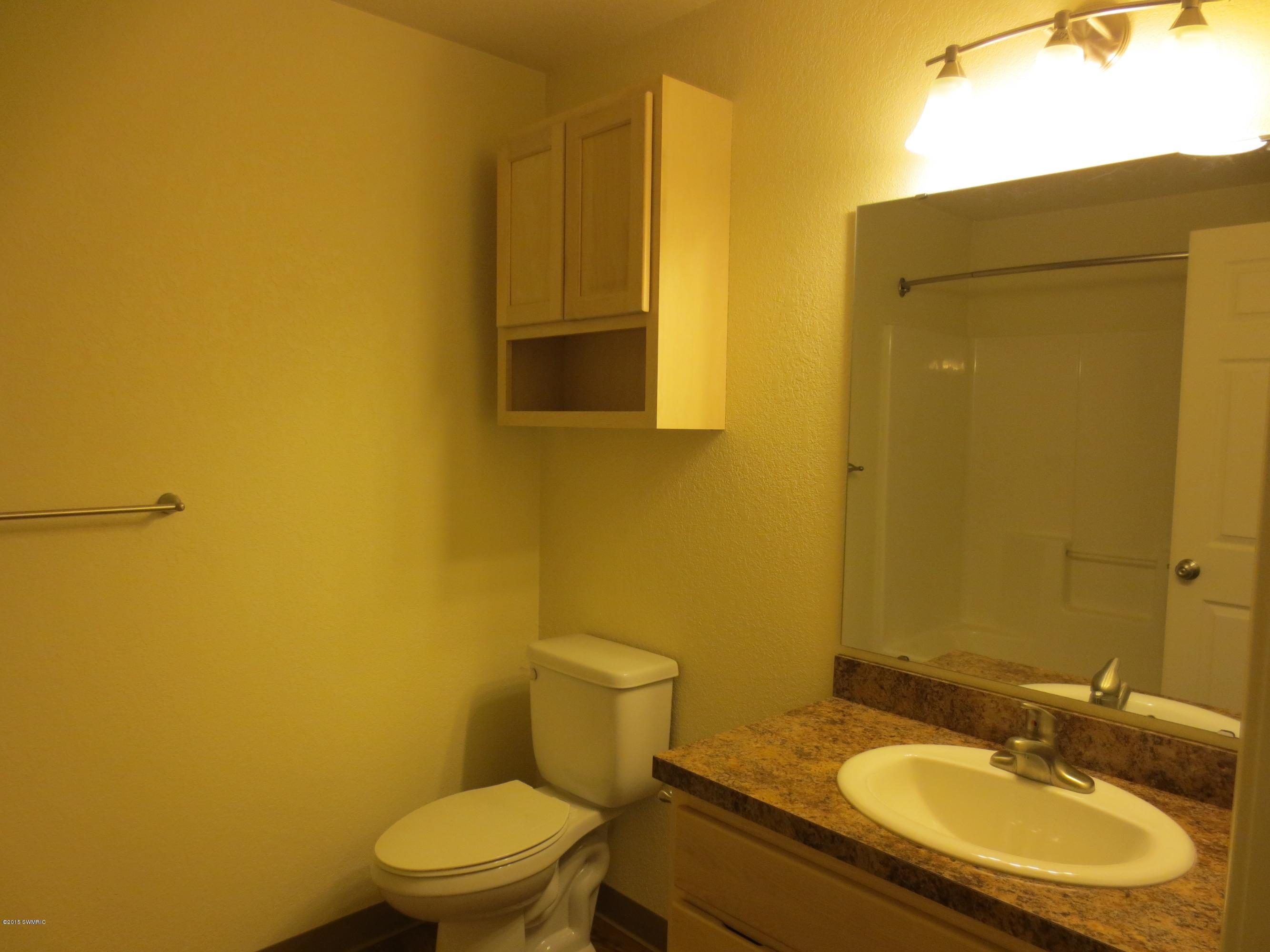 18400 North Ridge Court, Unit 22 Spring Lake, MI 49456 - Photo 6 of 20 North Ridge 2bed 2 bath 002
