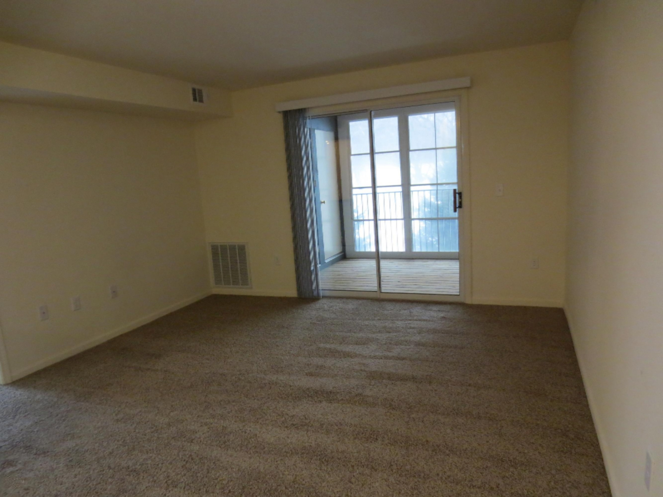 18400 North Ridge Court, Unit 22 Spring Lake, MI 49456 - Photo 7 of 20 North Ridge 2bed 2 bath 004