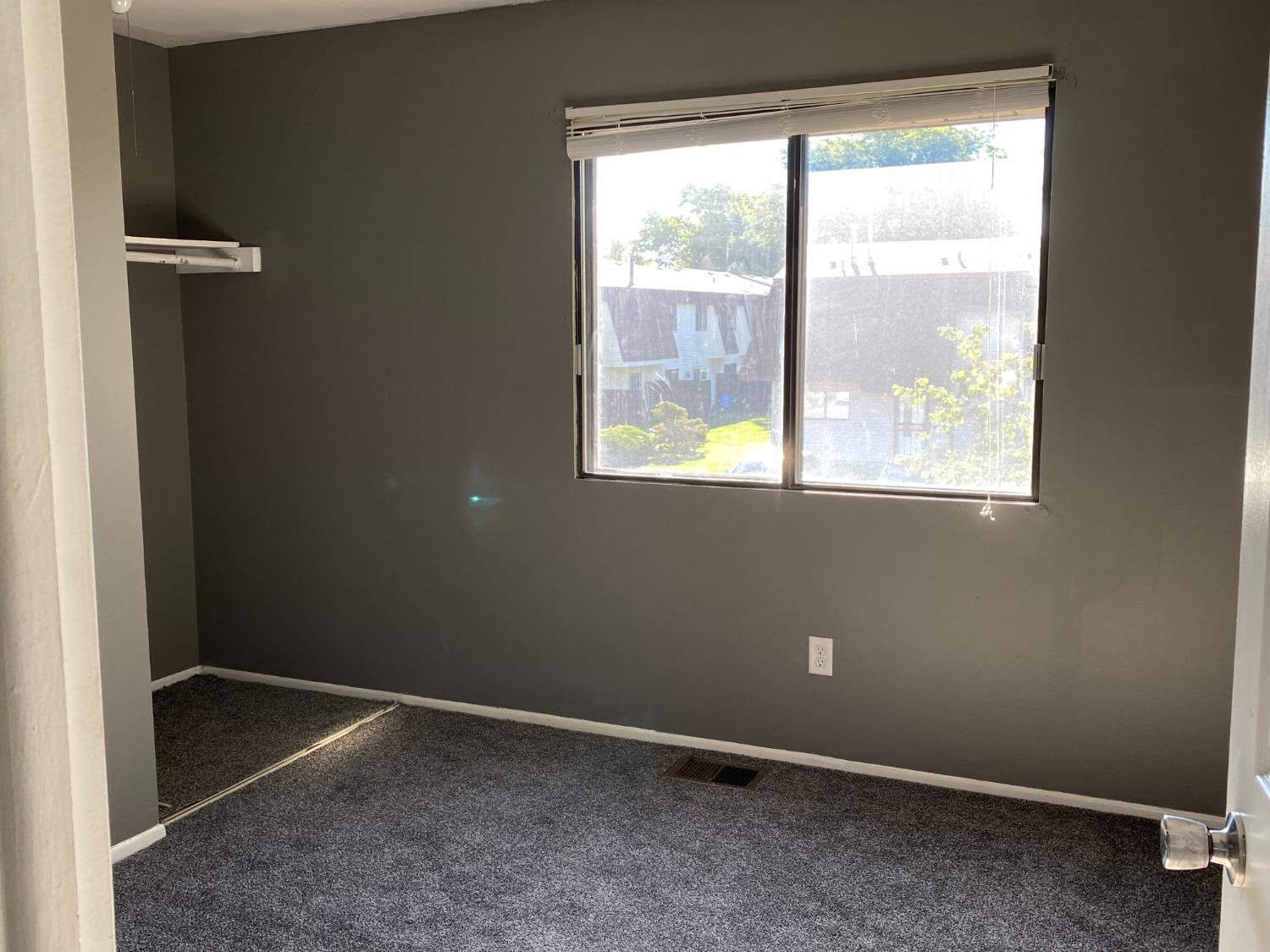 6050 Delaware Drive Merrillville, IN 46410 - Photo 10 of 13 1500x1125