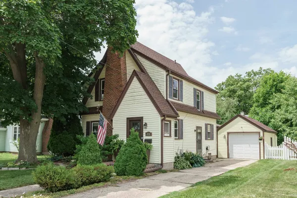 $299,900 | 424 South Ringold Street, Janesville, WI 53545