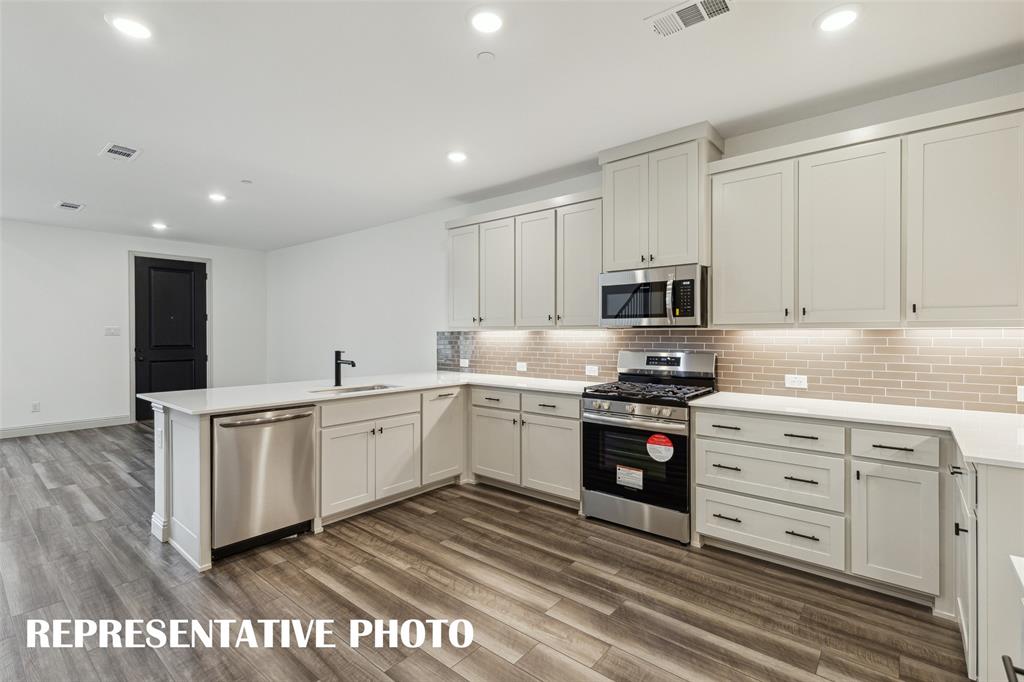 220 Dylan Way Midlothian, TX 76065 - Photo 14 of 16 Featuring a great open concept design, entertaining is a breeze in our Boyd floor plan. REPRESENTATIVE PHOTO