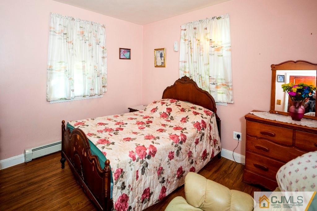27 Old Post Road Edison, NJ 08817 - Photo 13 of 25 a bedroom with a bed and wooden floor