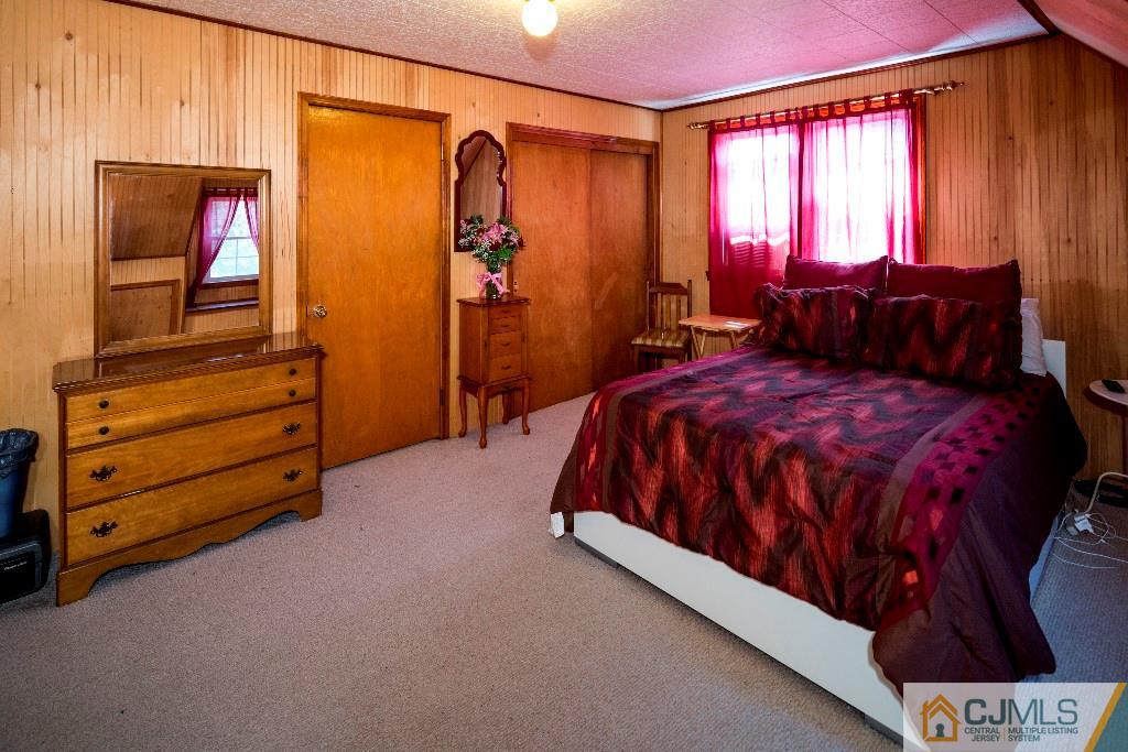 27 Old Post Road Edison, NJ 08817 - Photo 18 of 25 a bed room with a bed and a dresser