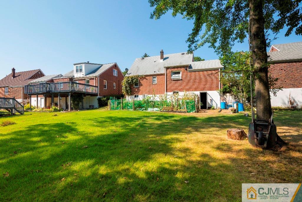 27 Old Post Road Edison, NJ 08817 - Photo 25 of 25 a front view of house with yard