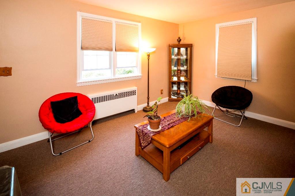 27 Old Post Road Edison, NJ 08817 - Photo 4 of 25 a living room with furniture