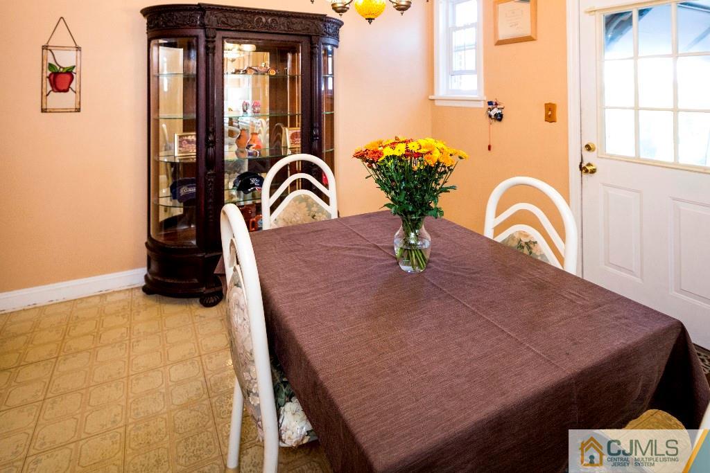27 Old Post Road Edison, NJ 08817 - Photo 6 of 25 a dining room with furniture and window