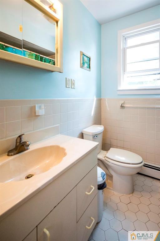 27 Old Post Road Edison, NJ 08817 - Photo 10 of 25 a bathroom with a sink and a toilet
