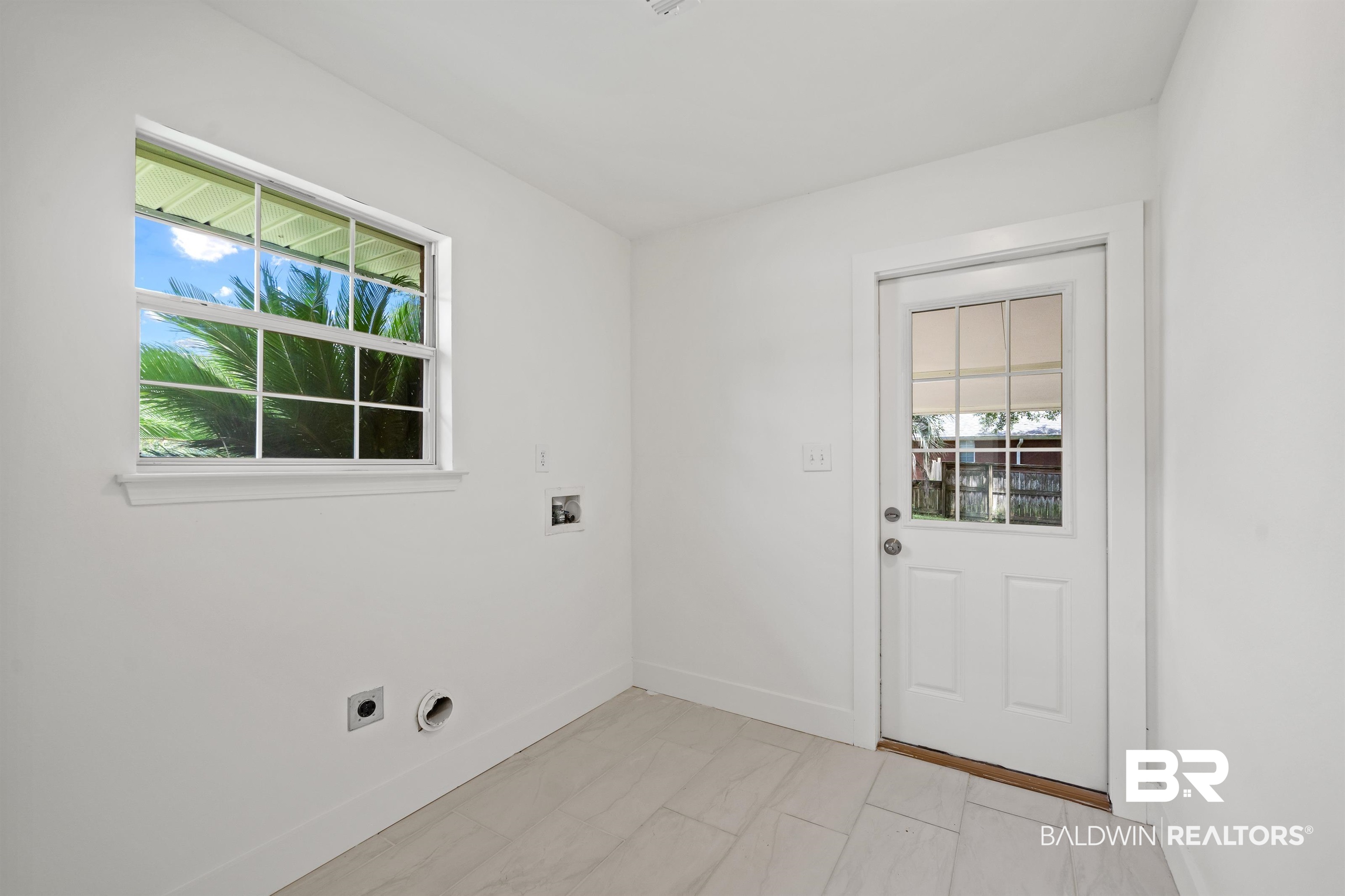 16362 Hamlet Lane Foley, AL 36535 - Photo 31 of 46 Laundry room