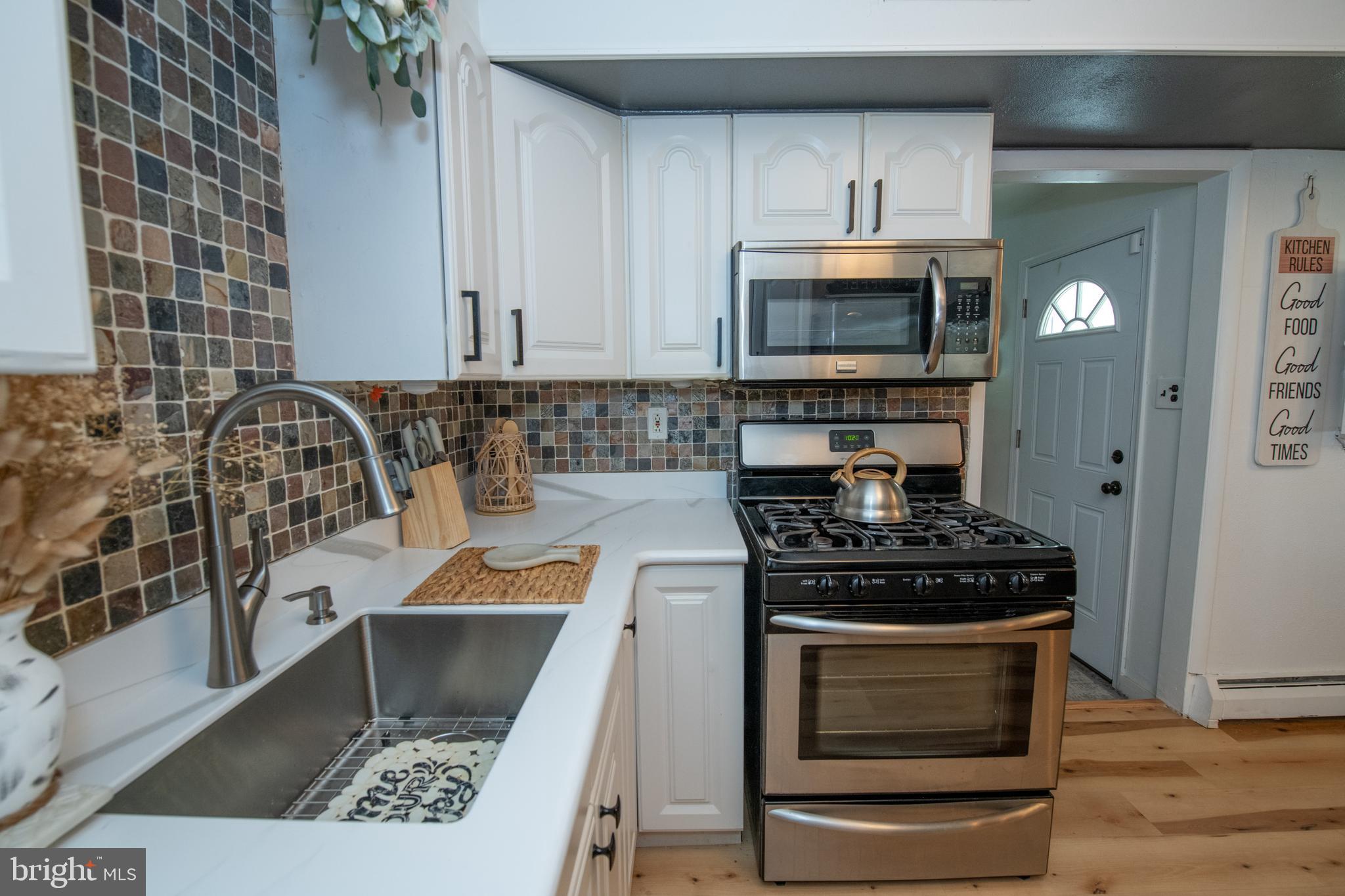 11013 Stevens Road Philadelphia, PA 19116 - Photo 12 of 42 Upgraded eat-in kitchen