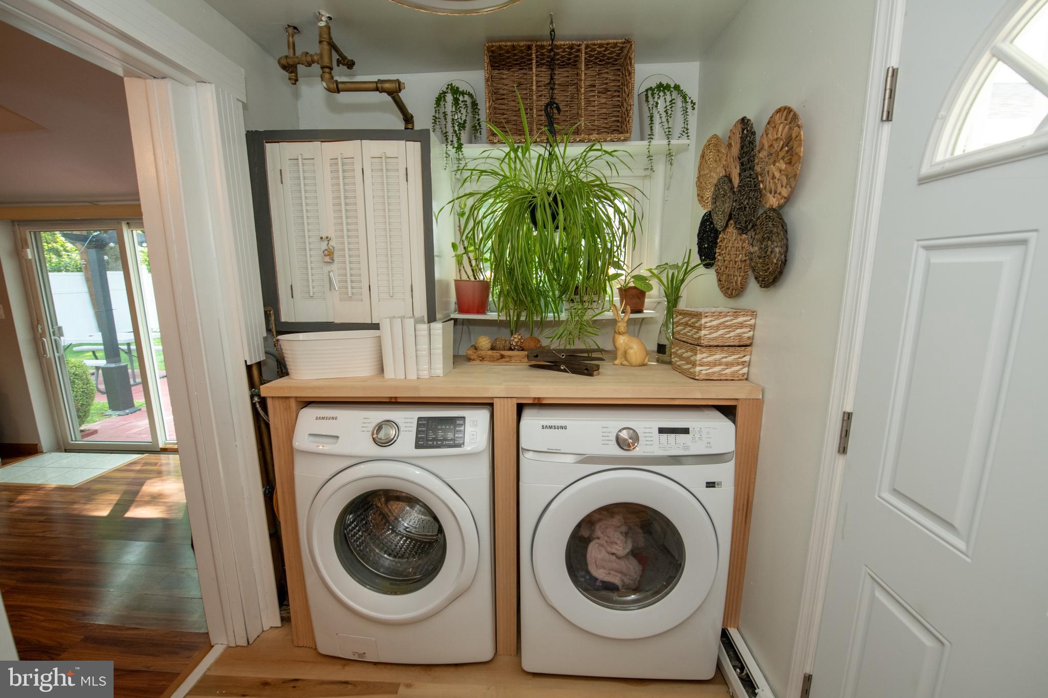 11013 Stevens Road Philadelphia, PA 19116 - Photo 15 of 42 Laundry area- between kitchen and family room