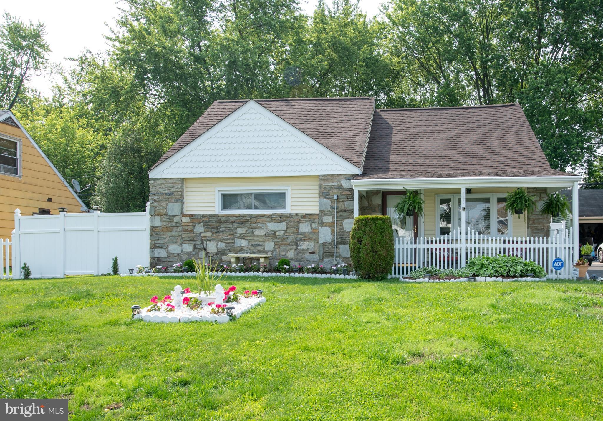11013 Stevens Road Philadelphia, PA 19116 - Photo 2 of 42 Front exterior