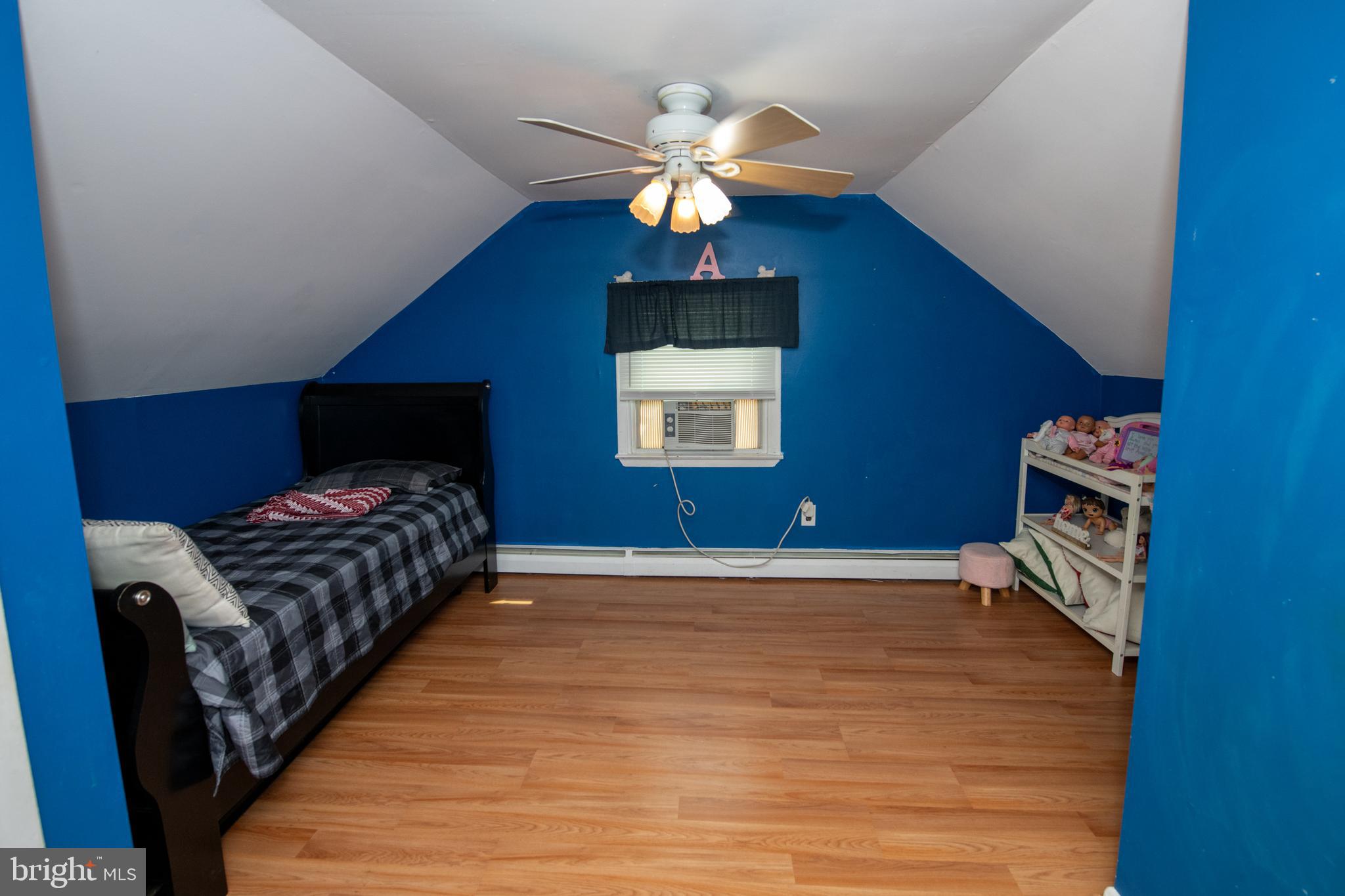 11013 Stevens Road Philadelphia, PA 19116 - Photo 27 of 42 2nd bedroom- upstairs