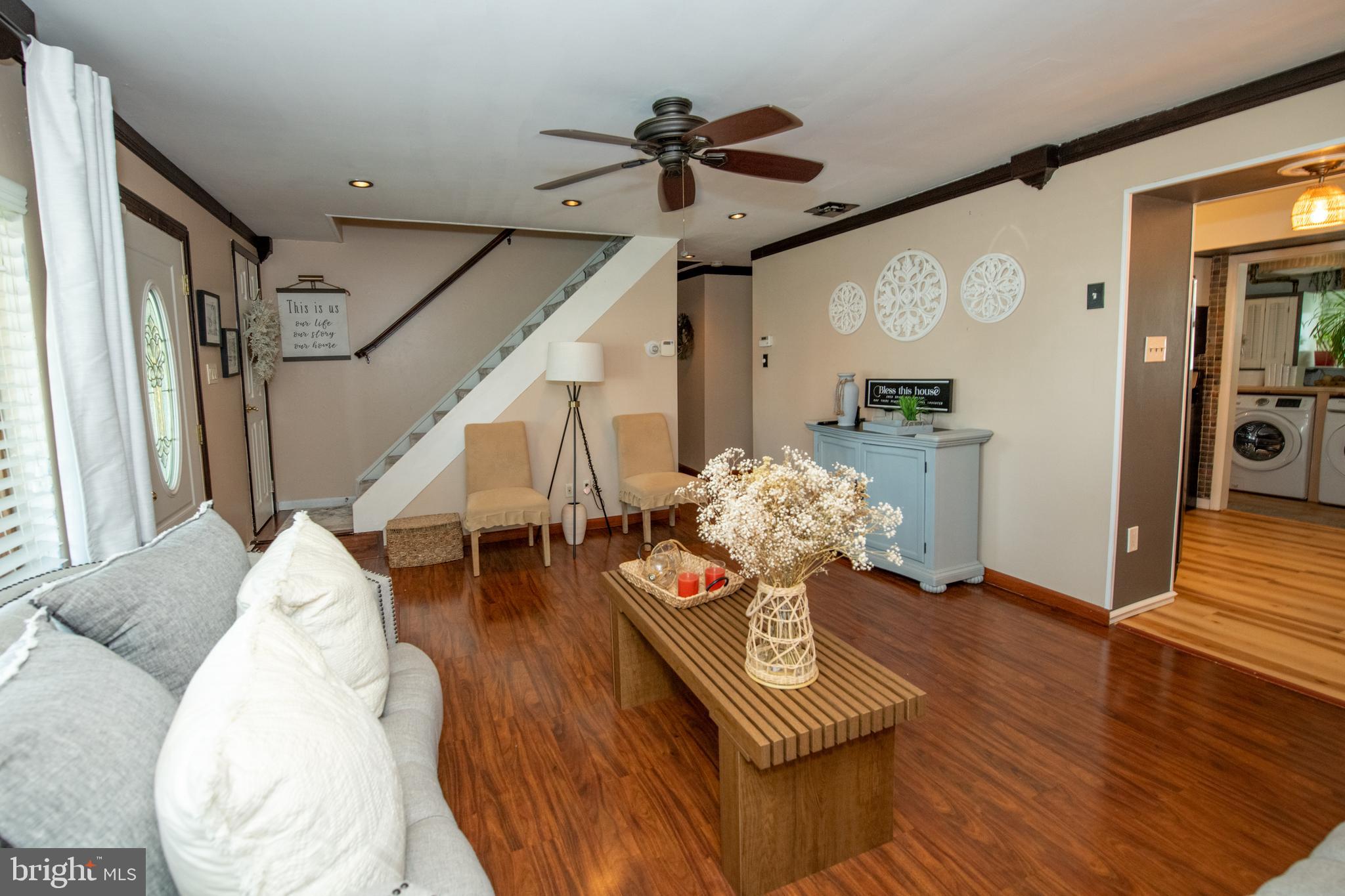 11013 Stevens Road Philadelphia, PA 19116 - Photo 9 of 42 Living room