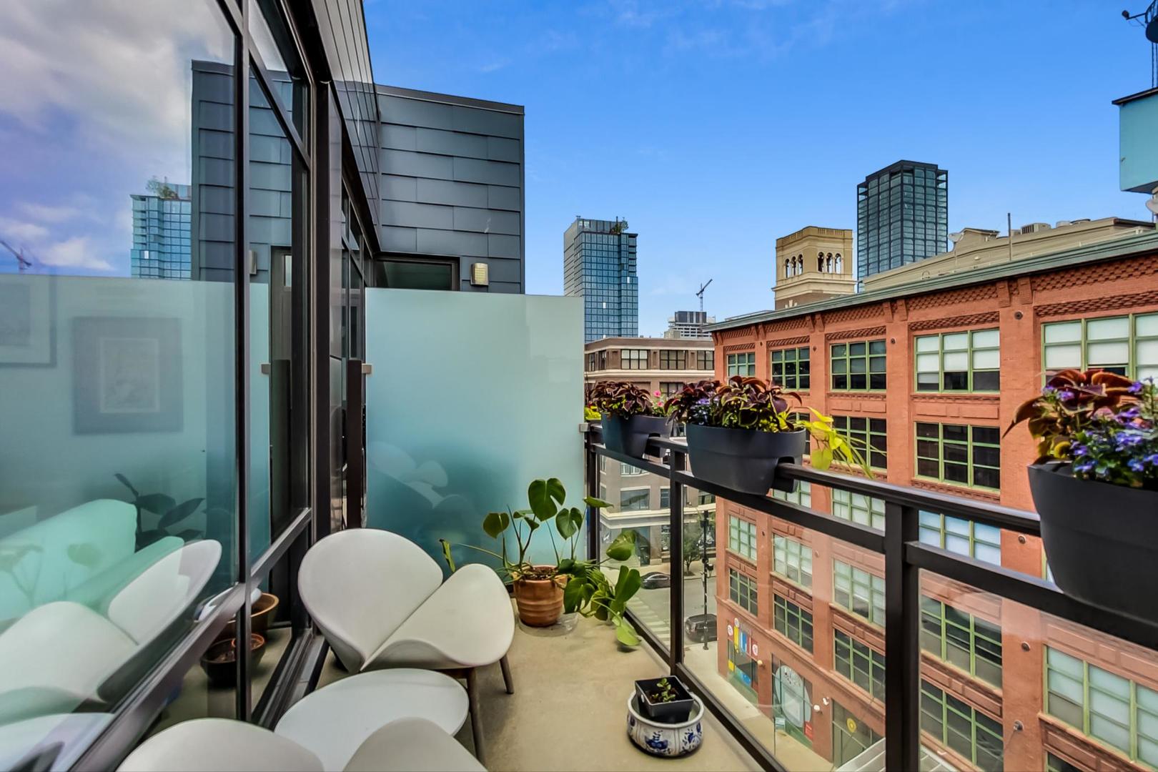 28 North Carpenter Street, Unit PHN Chicago, IL 60607 - Photo 13 of 14 a outdoor living space with furniture and a potted plant