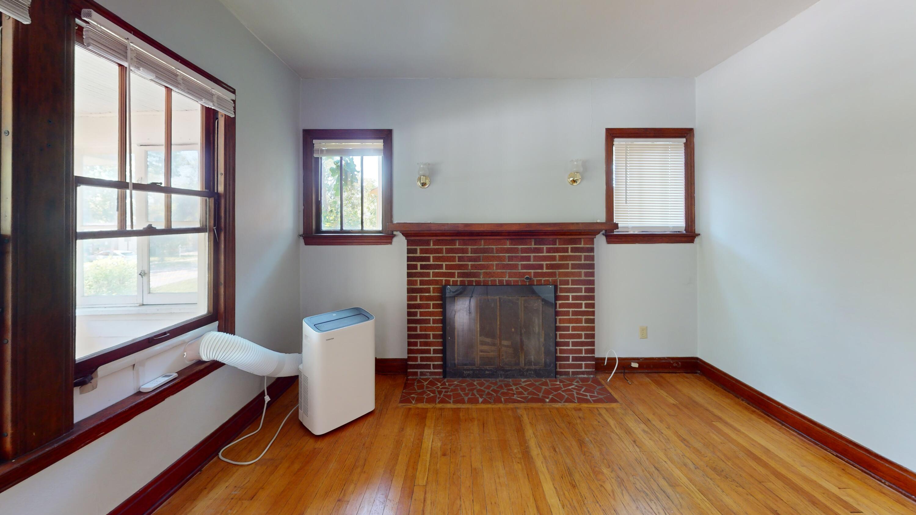 785 North Maple Road Ann Arbor, MI 48103 - Photo 4 of 10 Living-Room (1)