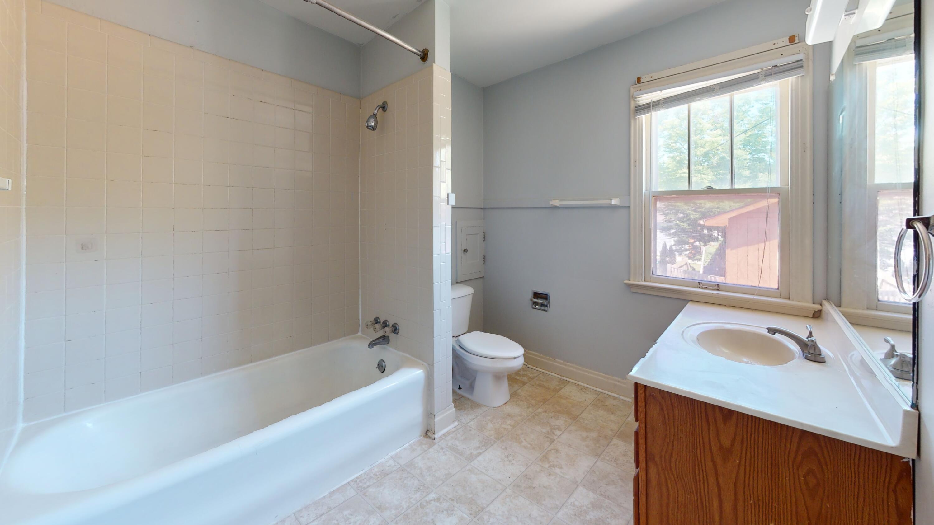785 North Maple Road Ann Arbor, MI 48103 - Photo 7 of 10 Bathroom