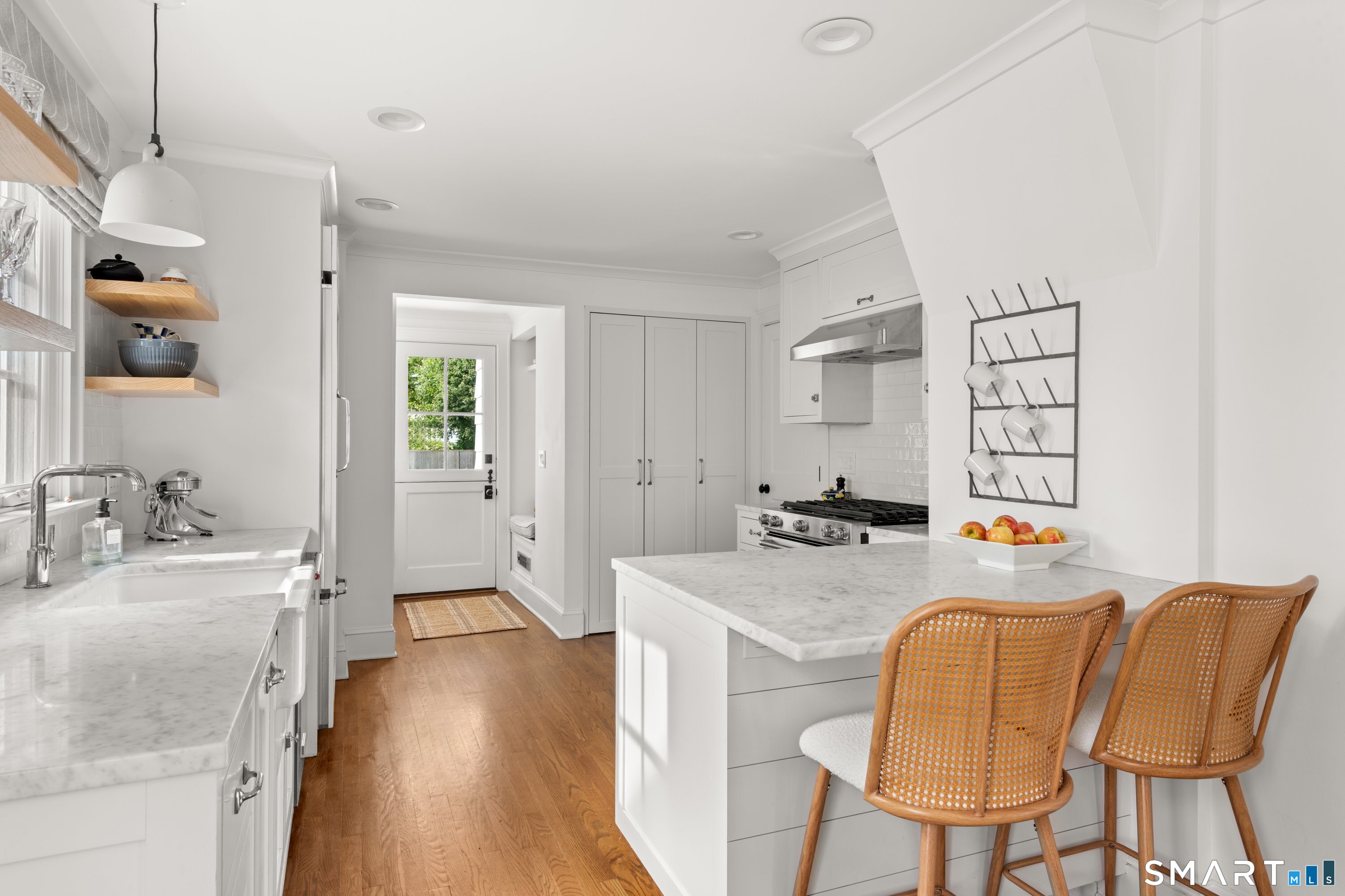 126 Oldfield Road Fairfield, CT 06824 - Photo 17 of 38 Gallery Image 17