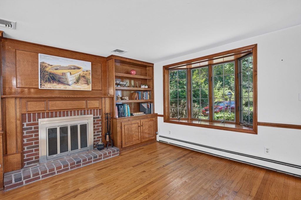 114 Maple Street Lexington, MA 02420 - Photo 3 of 39